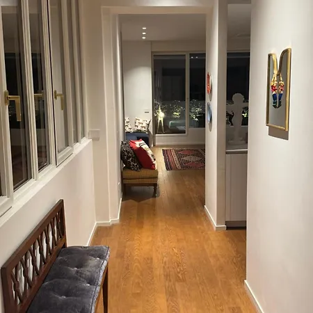 아파트 Luxury Attic In The - Garage Prenotabile